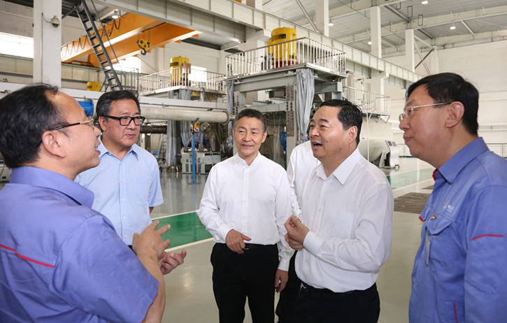 郝鹏与抖圈集团一线科技职员深入交流